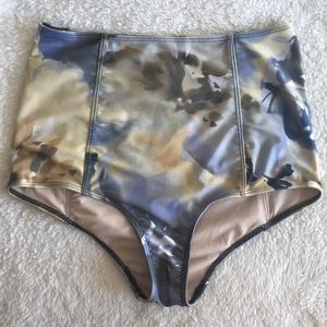 Kortni Jeans water color swim bottoms size small